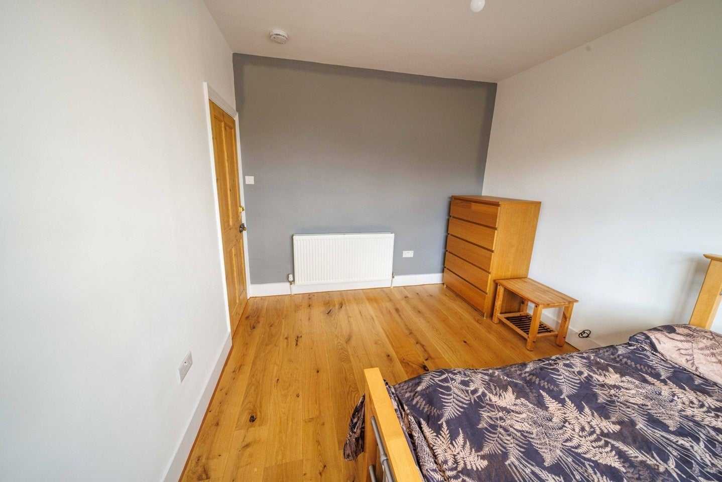 Room Ladbroke Road in Greater London