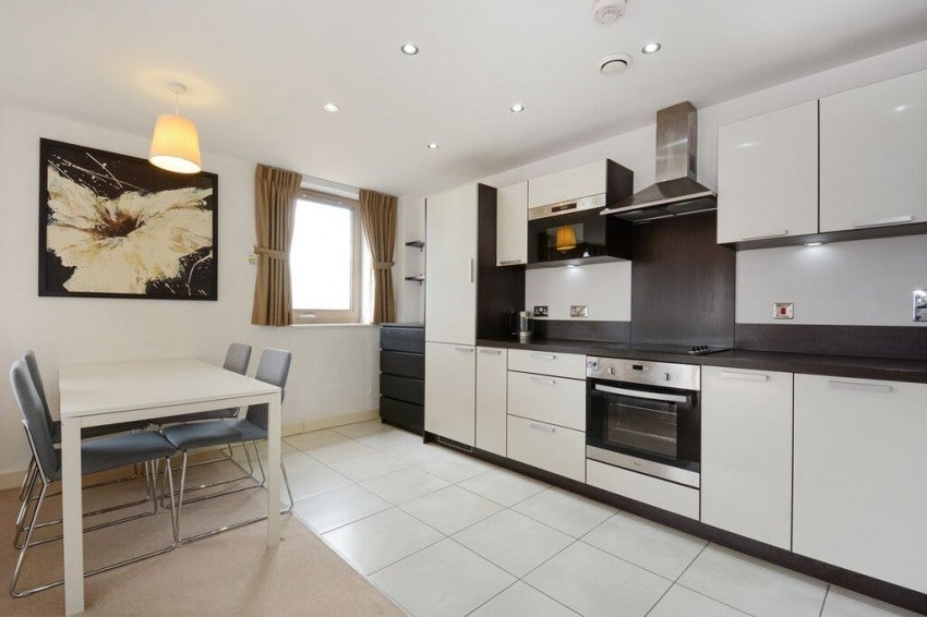 Flat Surrey Quays Road in Greater London