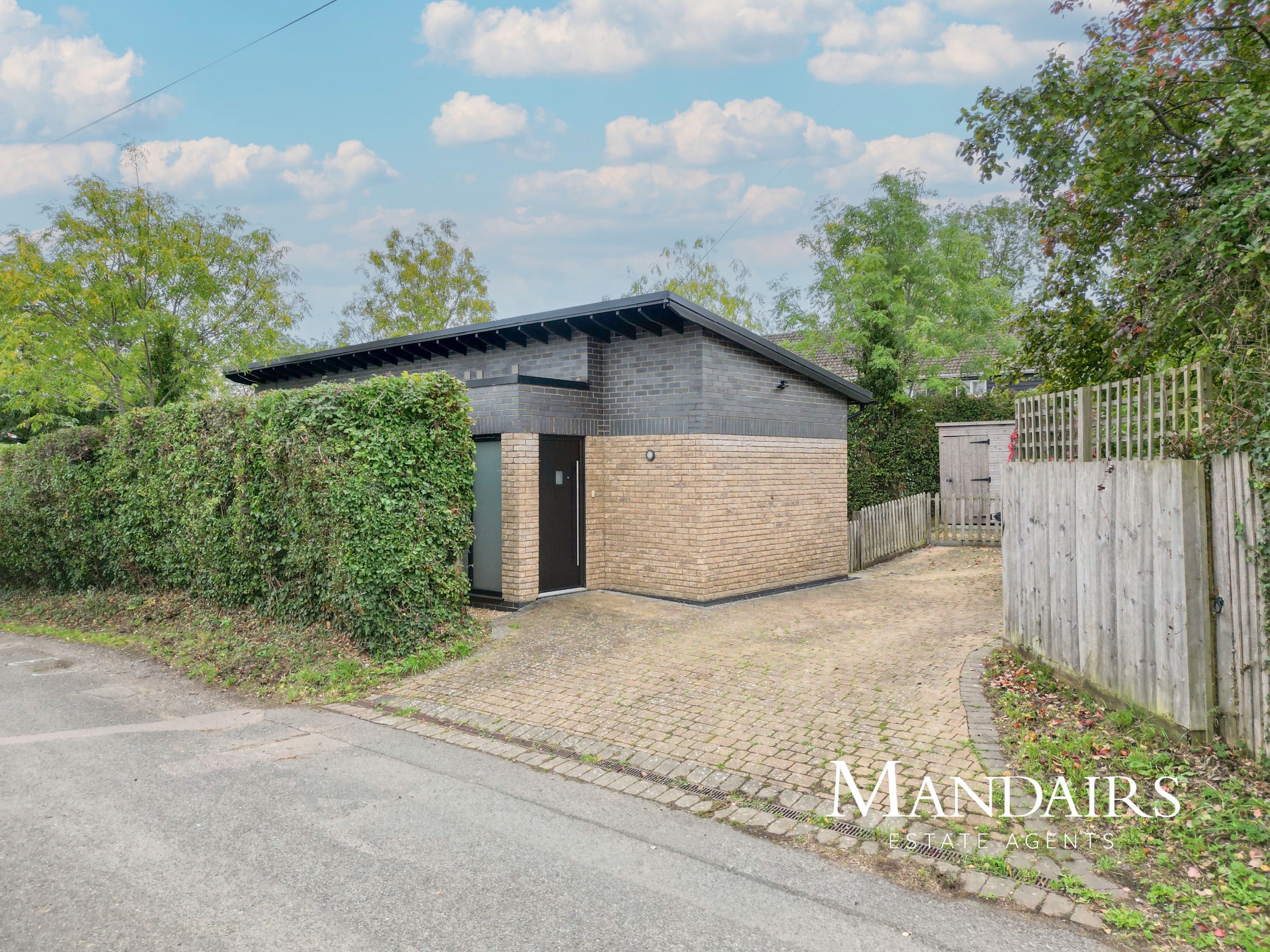 House Elm Road in Huntingdonshire