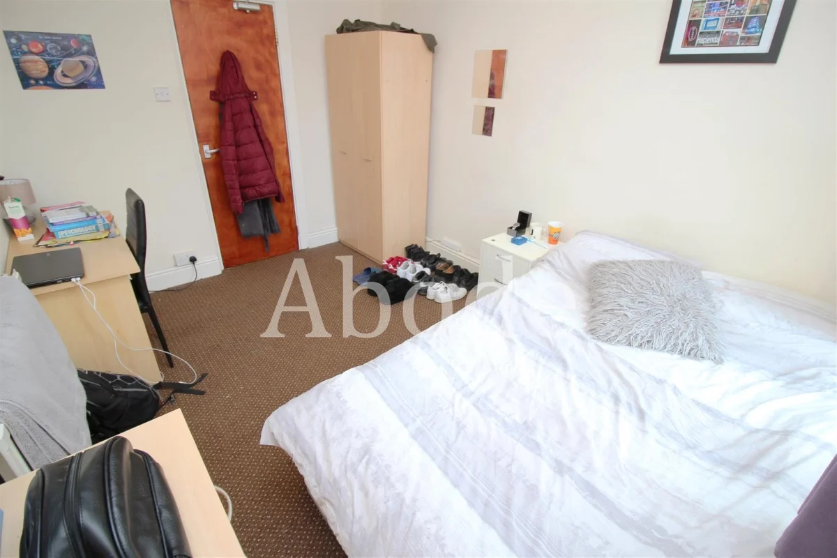 Flat Buckingham Mount in Leeds