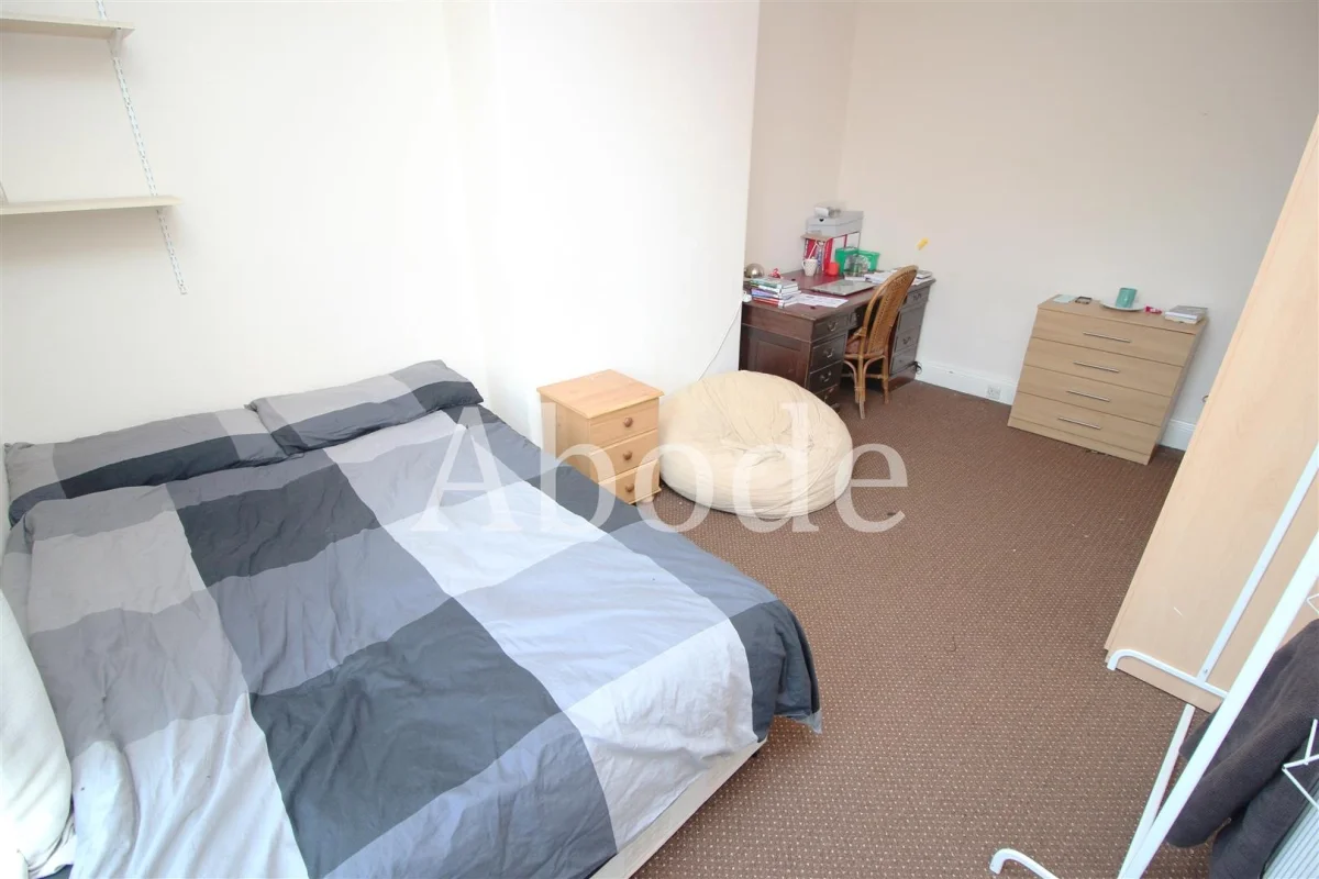 Flat Buckingham Mount in Leeds