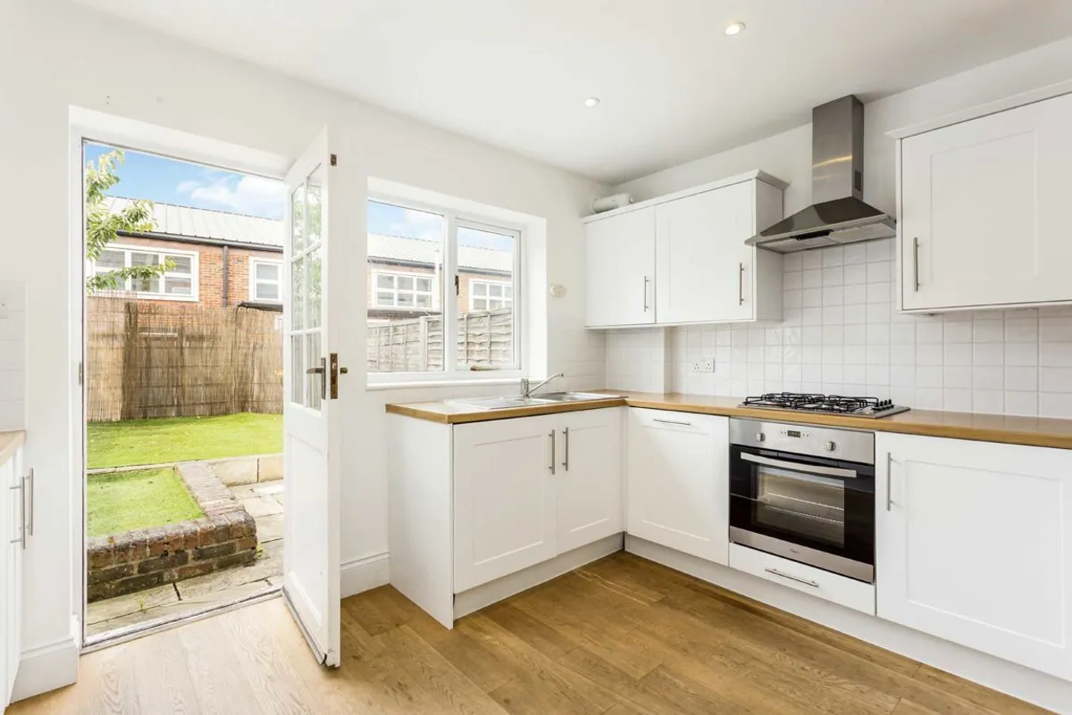 House Grove Road in Greater London