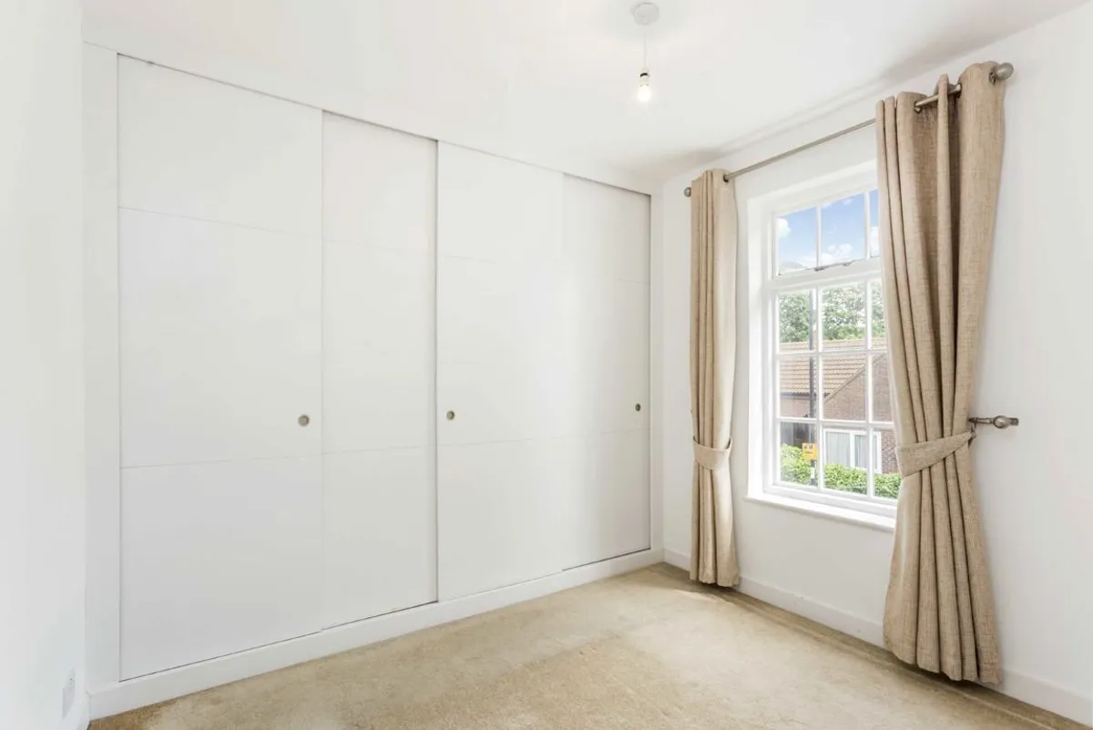 House Grove Road in Greater London