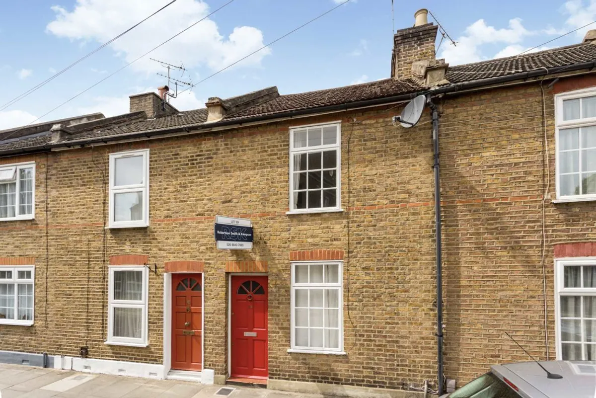 House Grove Road in Greater London