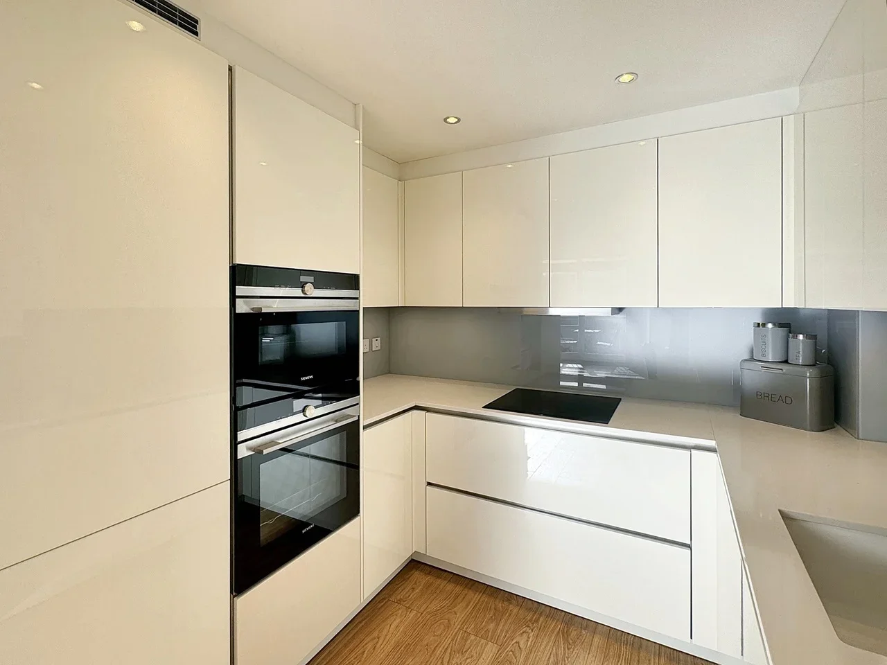 Flat Cassilis Road in Greater London