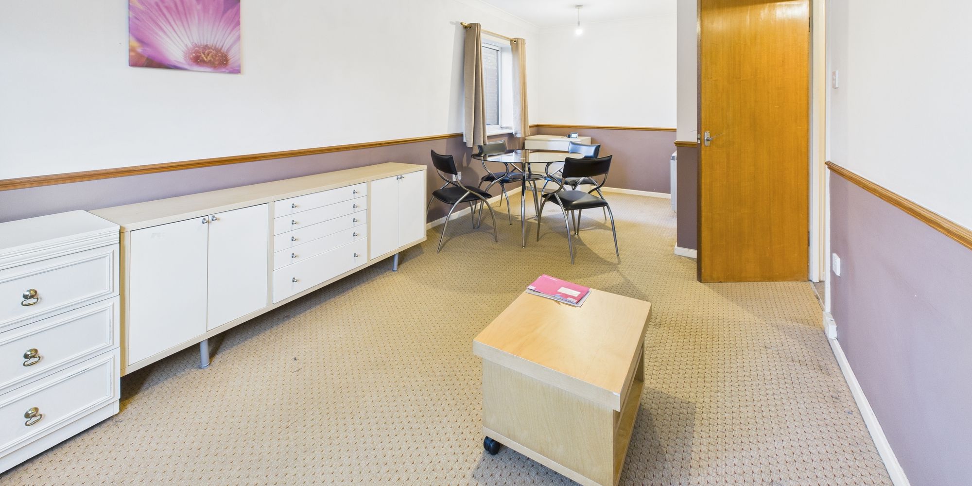 Flat Longmere Road in Crawley
