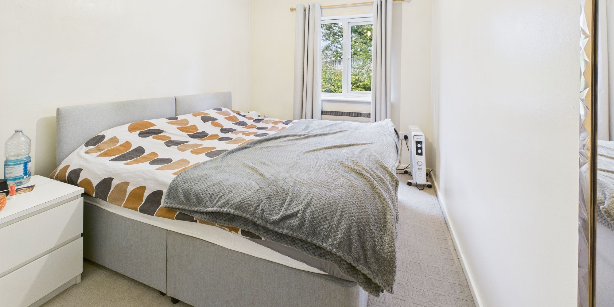Flat Longmere Road in Crawley