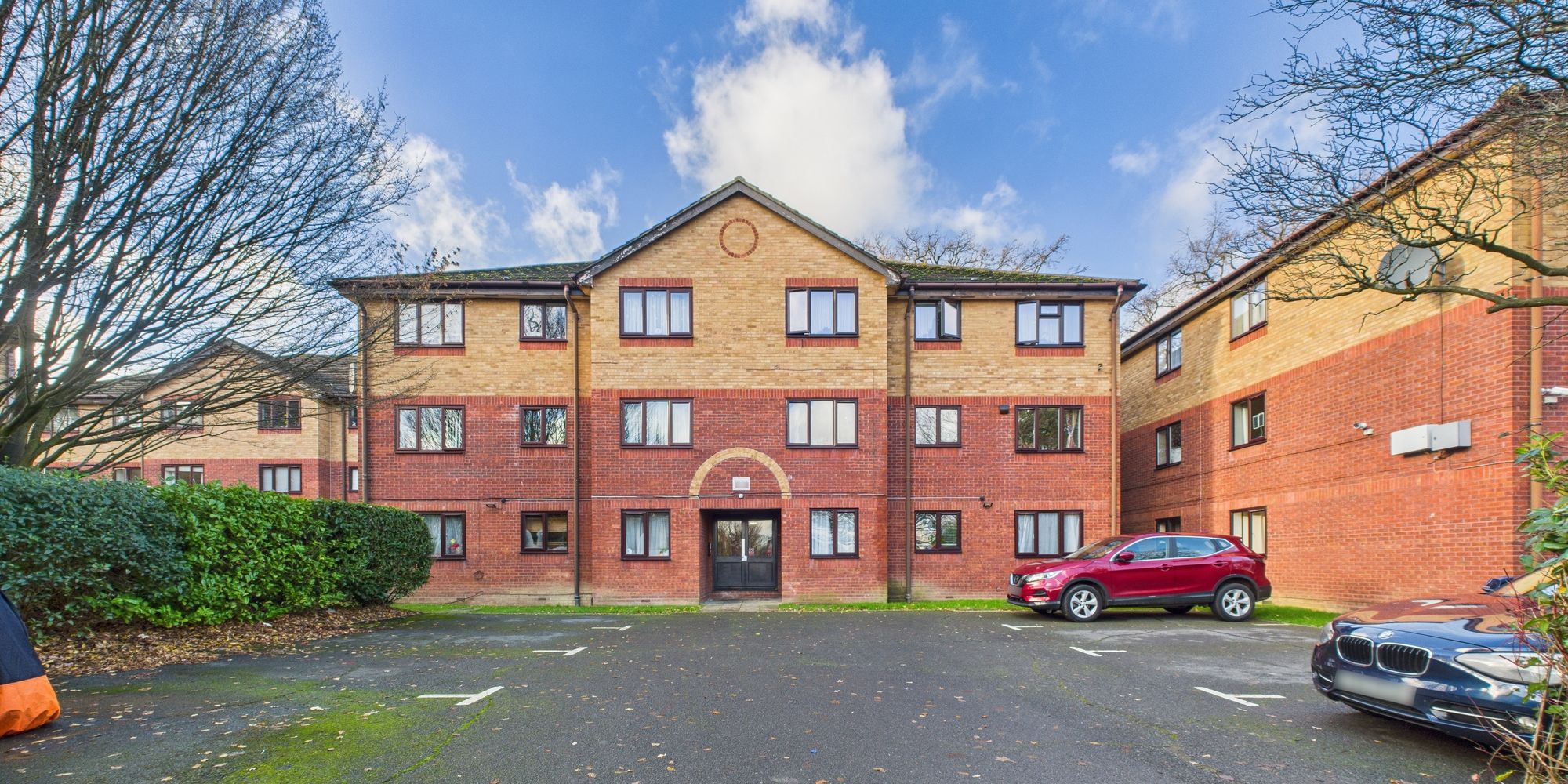 Flat Longmere Road in Crawley