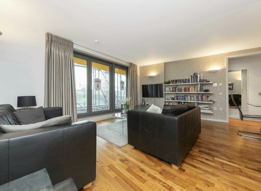Flat Fairmont Avenue in Greater London