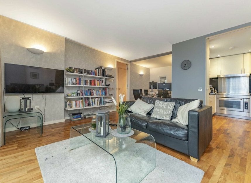 Flat Fairmont Avenue in Greater London