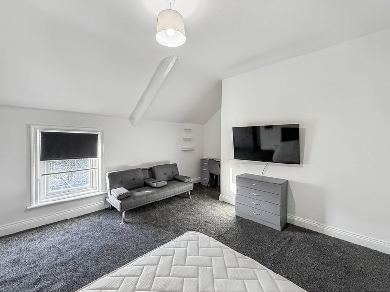 Room Southwick Road in Sunderland