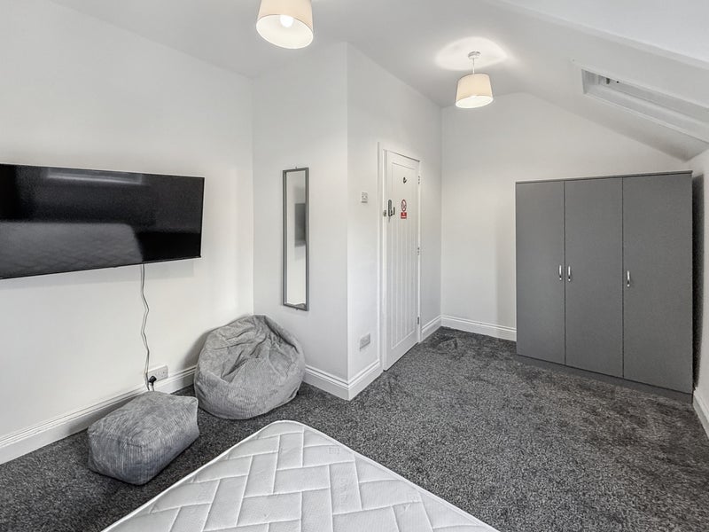 Room Southwick Road in Sunderland