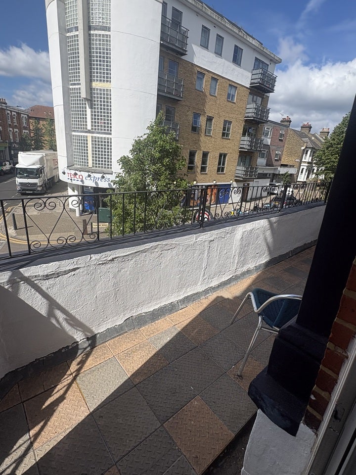 Flat Willesden Lane in Greater London