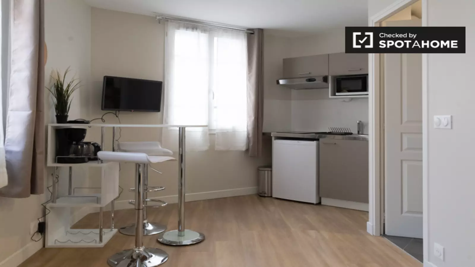 Appartement Rue Maison Dieu à Paris