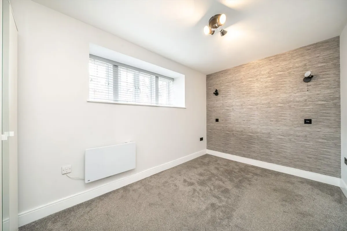 Flat Heath Road in Greater London