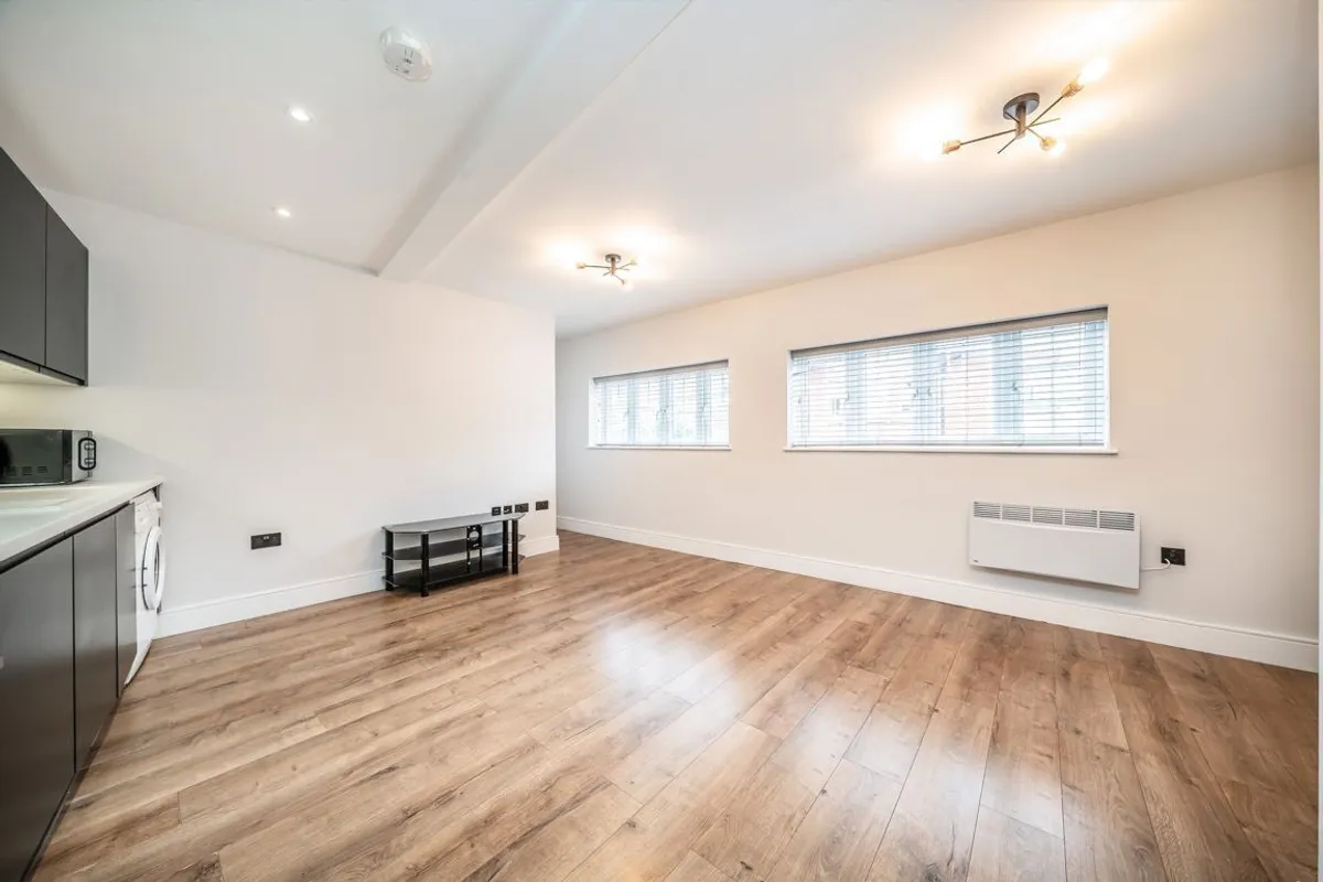 Flat Heath Road in Greater London