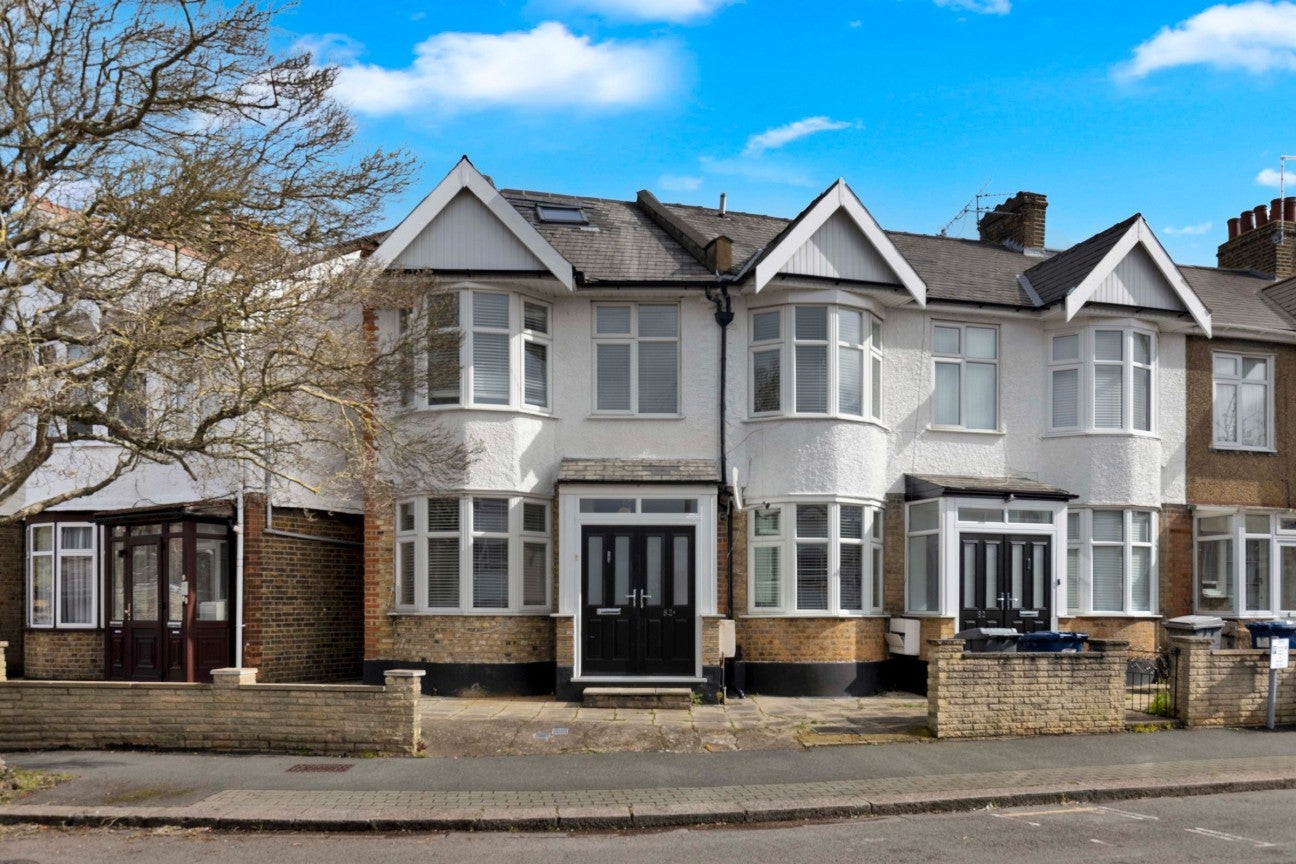 House Hutton Grove in Greater London