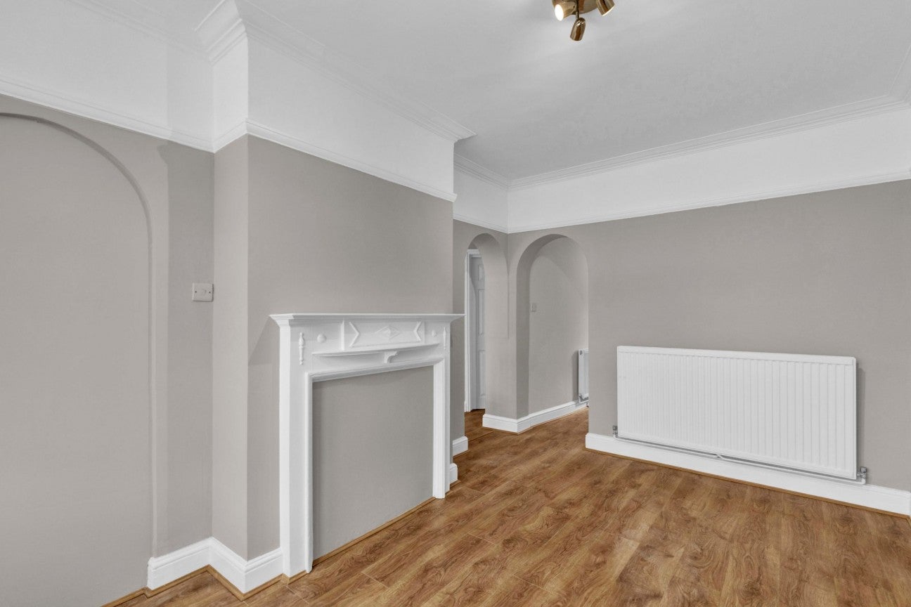 House Hutton Grove in Greater London