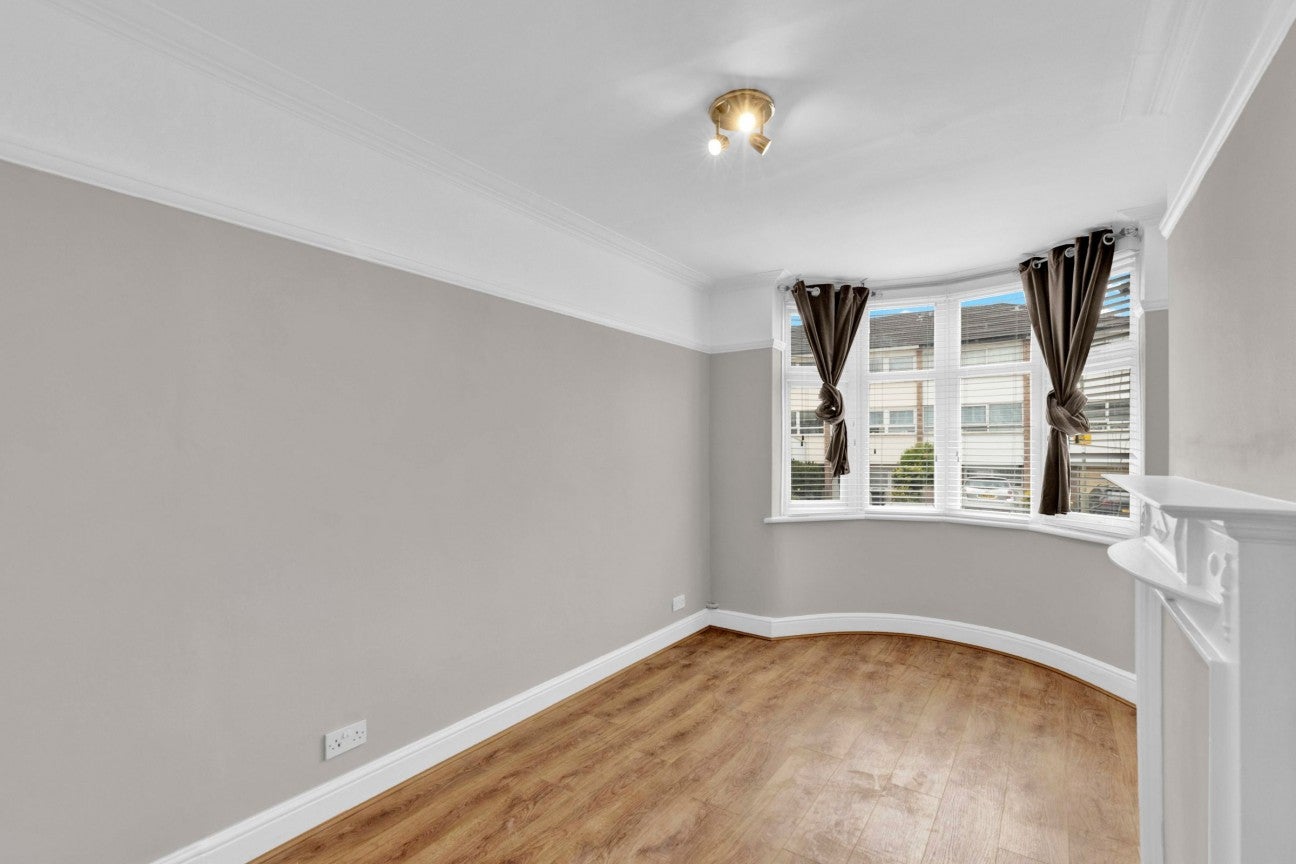 House Hutton Grove in Greater London