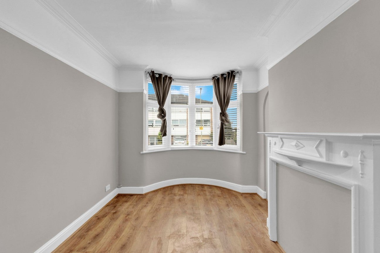 House Hutton Grove in Greater London