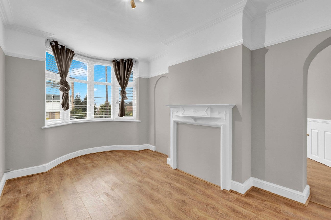 House Hutton Grove in Greater London