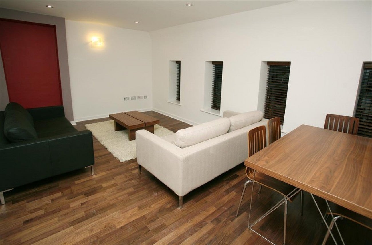 Flat Umberston Street in Greater London