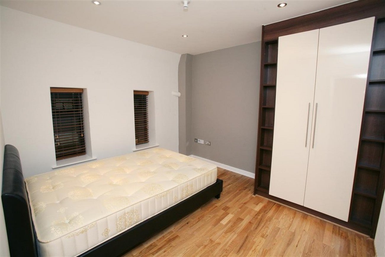 Flat Umberston Street in Greater London
