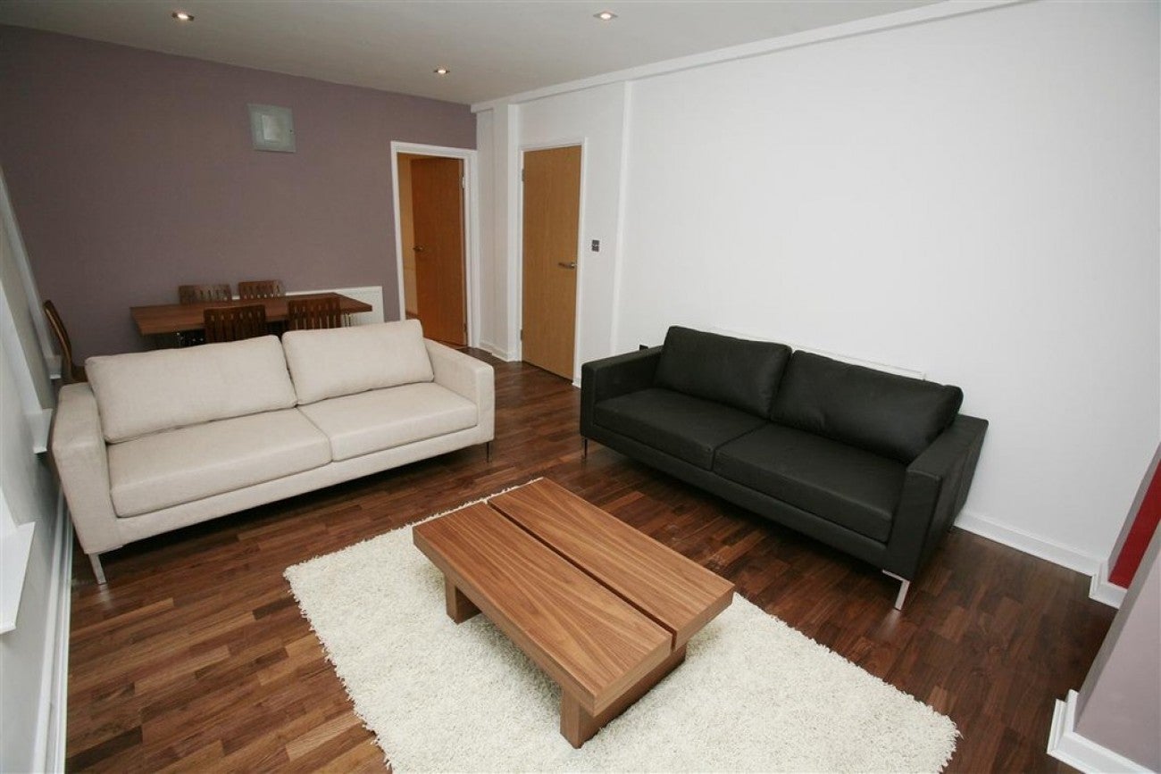 Flat Umberston Street in Greater London