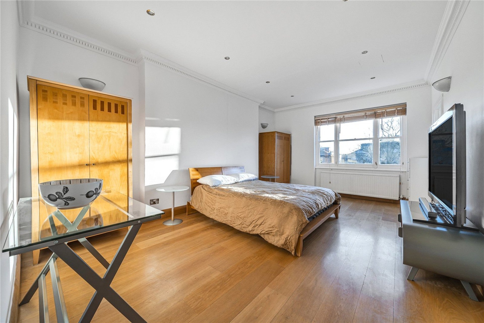 Flat Belsize Square in Greater London