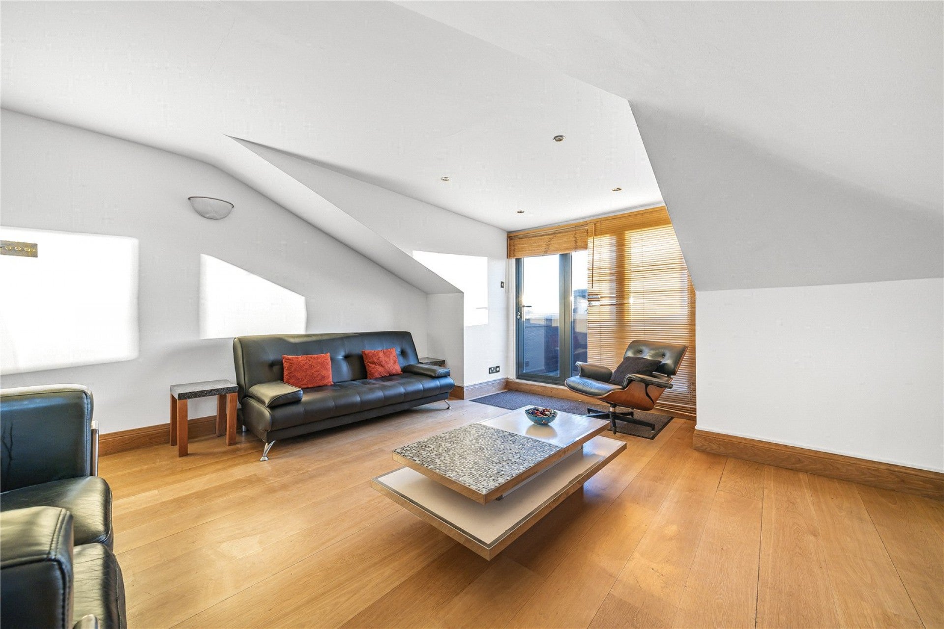 Flat Belsize Square in Greater London