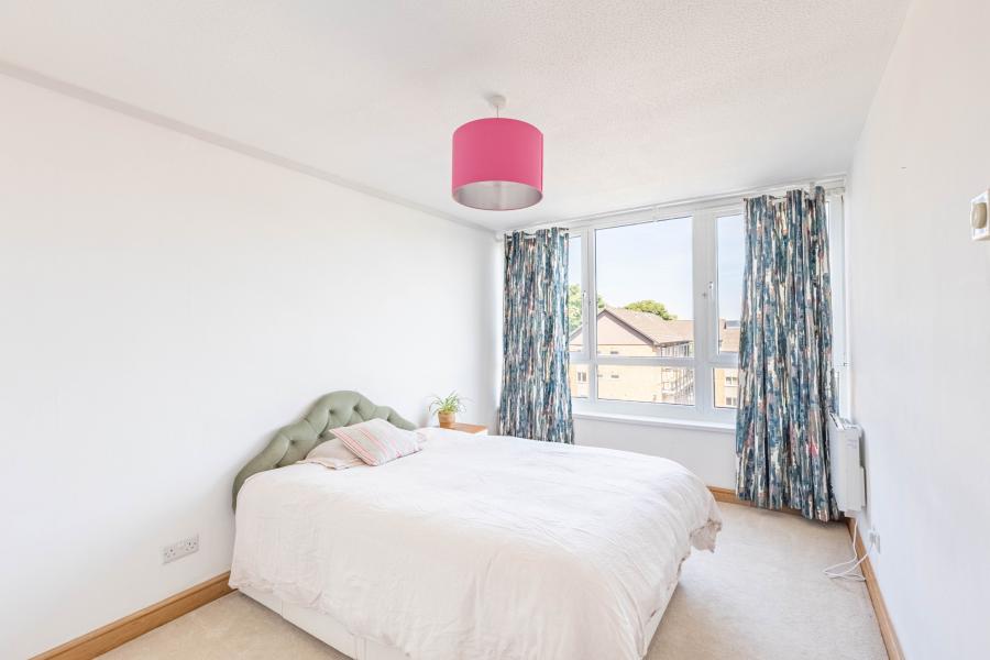 Flat Ingledew Court in Leeds
