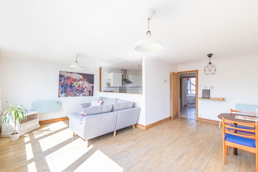 Flat Ingledew Court in Leeds