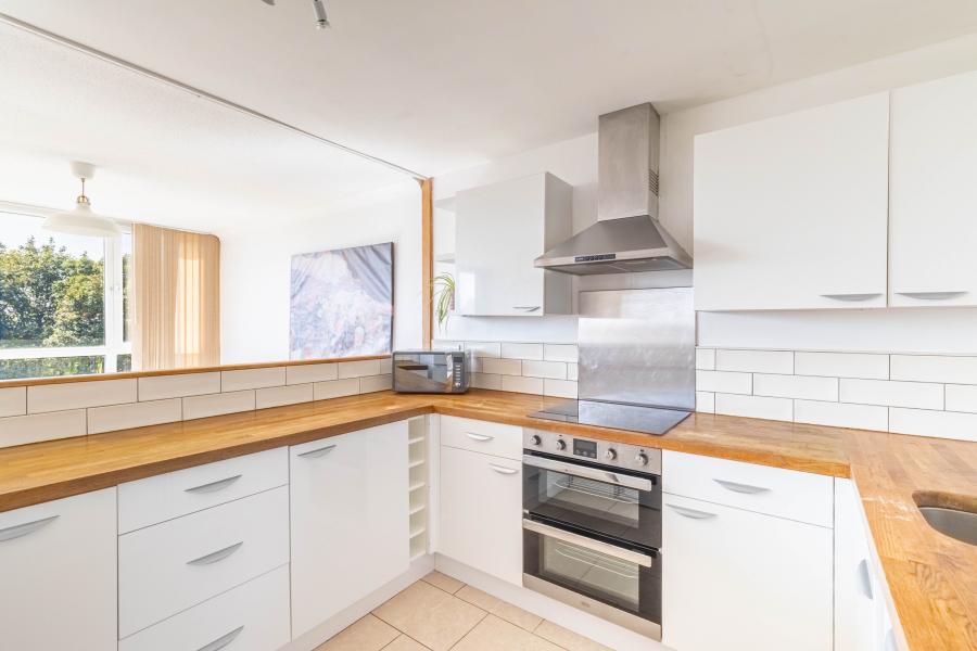 Flat Ingledew Court in Leeds