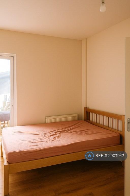 Room Flint Street in Grays