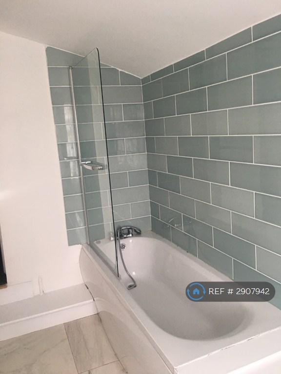 Room Flint Street in Grays