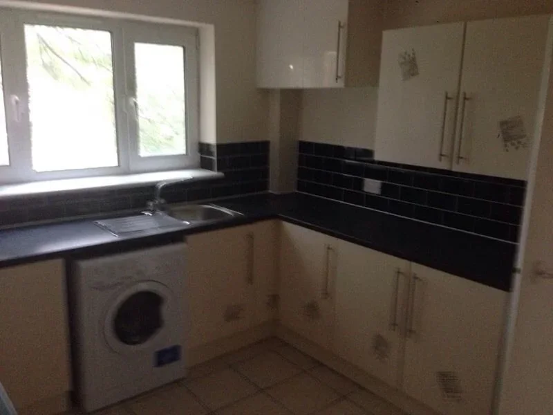 Flat Scoulding Road in Greater London