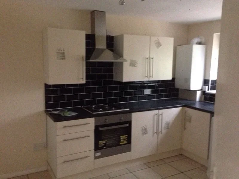 Flat Scoulding Road in Greater London