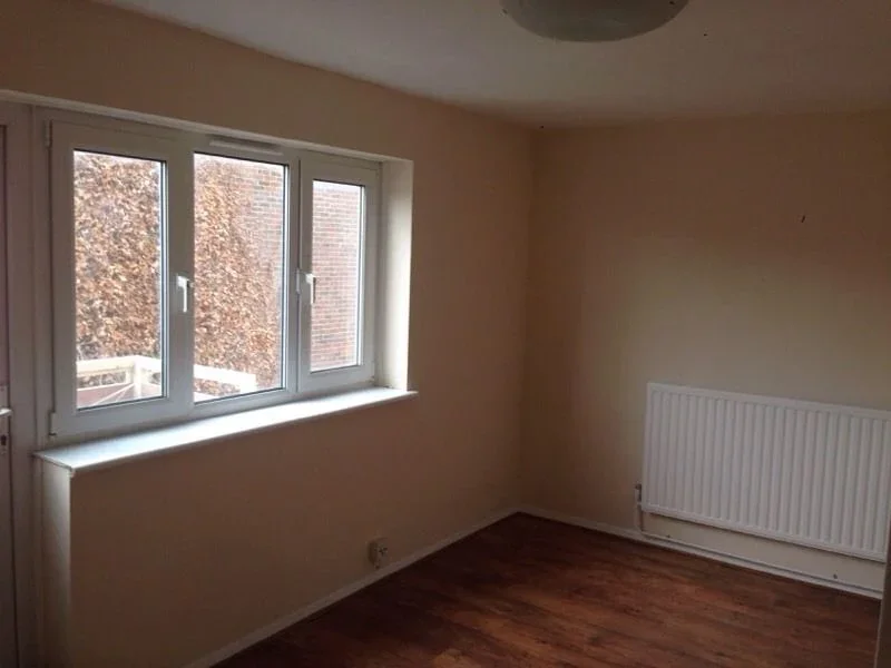 Flat Scoulding Road in Greater London