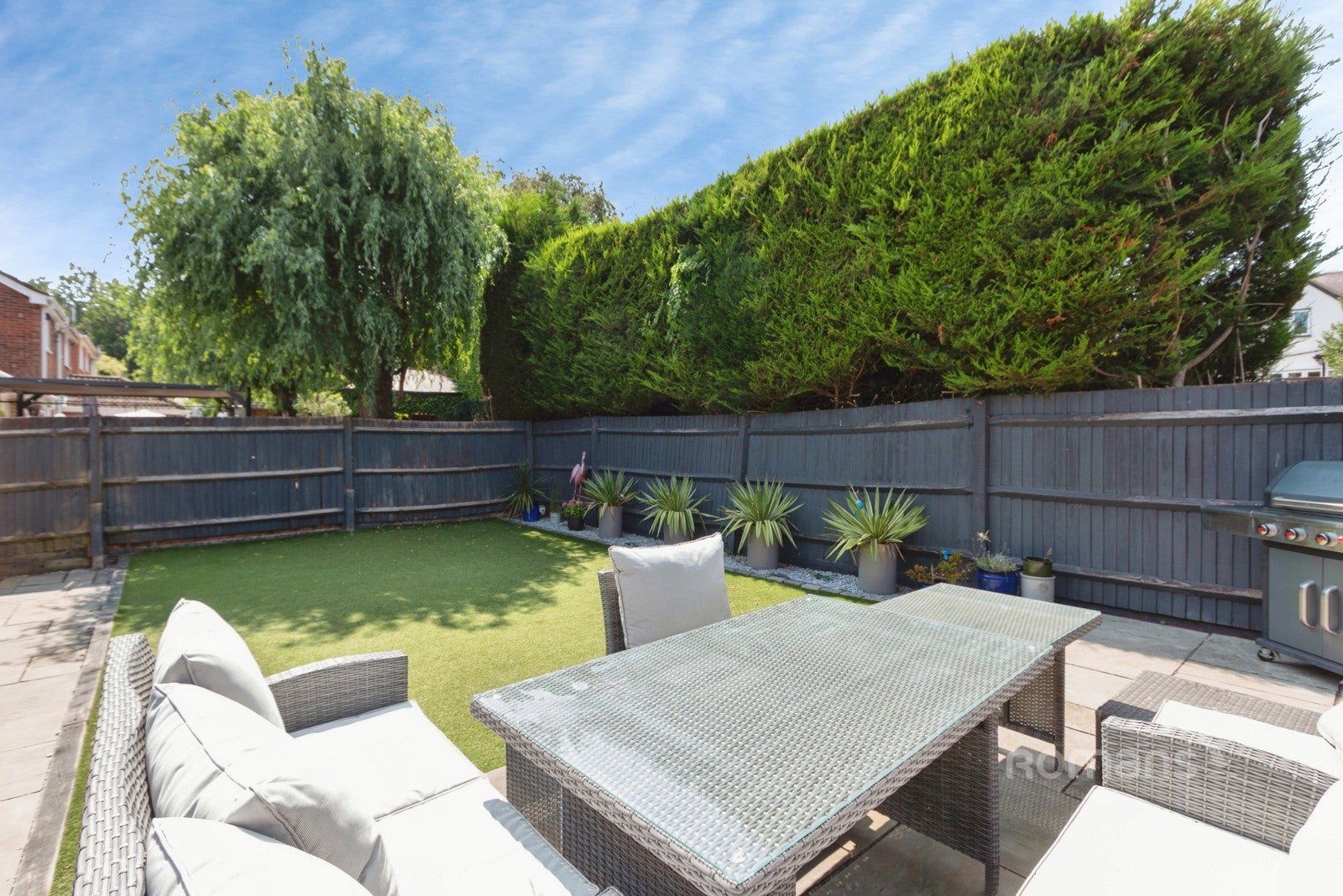 House Nash Close in Farnborough