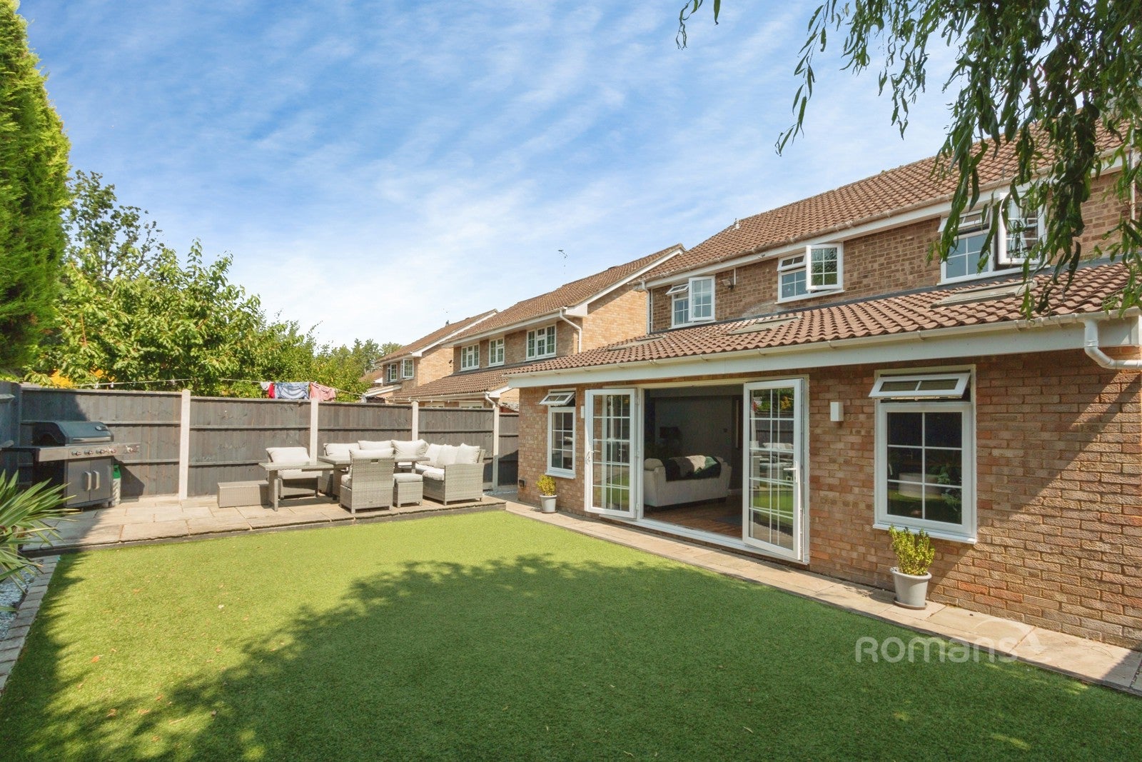House Nash Close in Farnborough