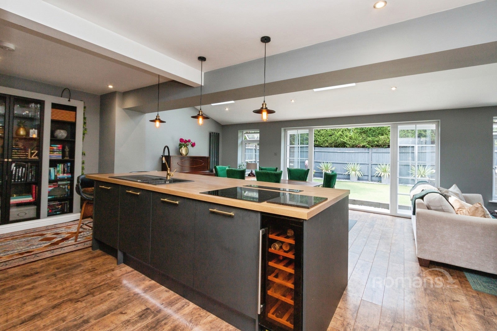 House Nash Close in Farnborough