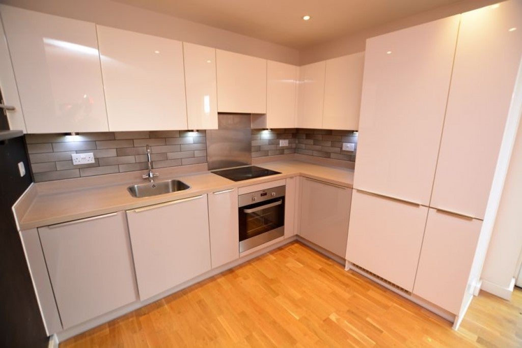Flat Windsor Road in Slough