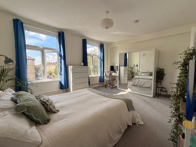 Room Charteris Road in Greater London