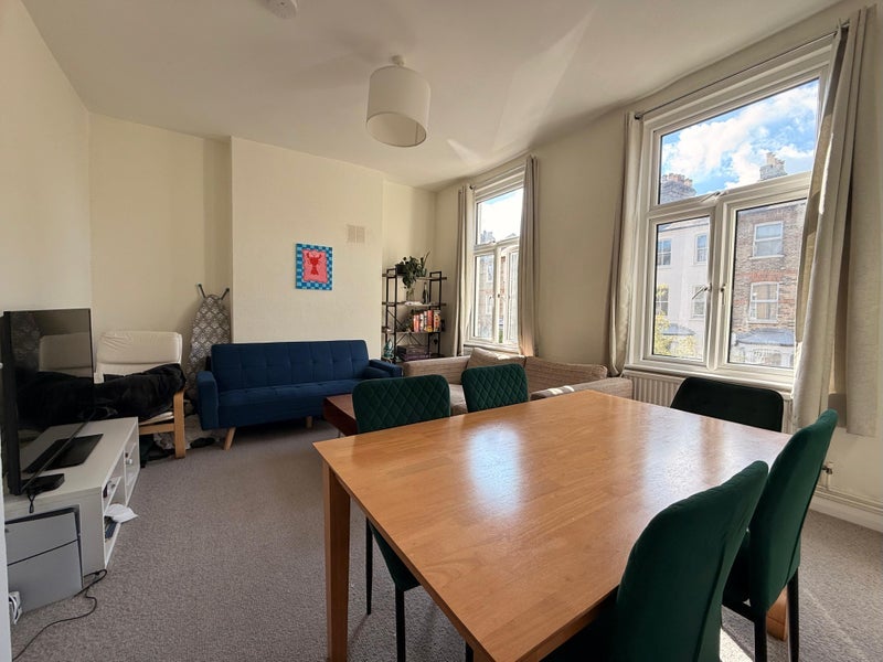 Room Charteris Road in Greater London
