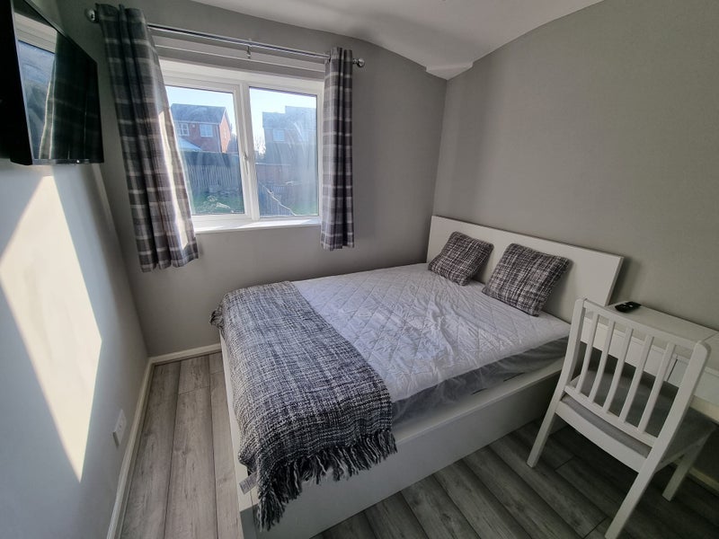 Room Shirley Grove in Kirklees