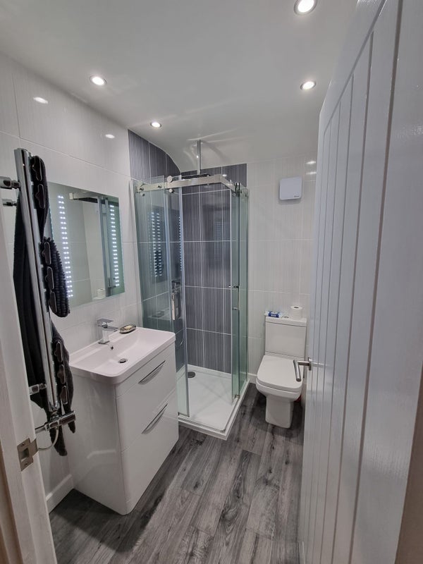 Room Shirley Grove in Kirklees