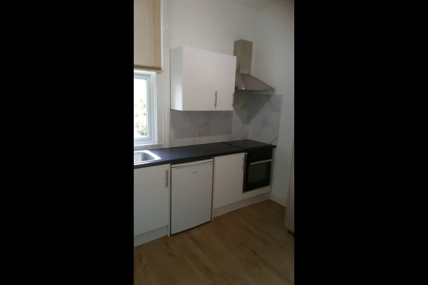 Flat Pierrepoint Road in Greater London