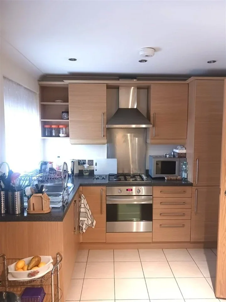 Flat Hexham Gardens in Greater London