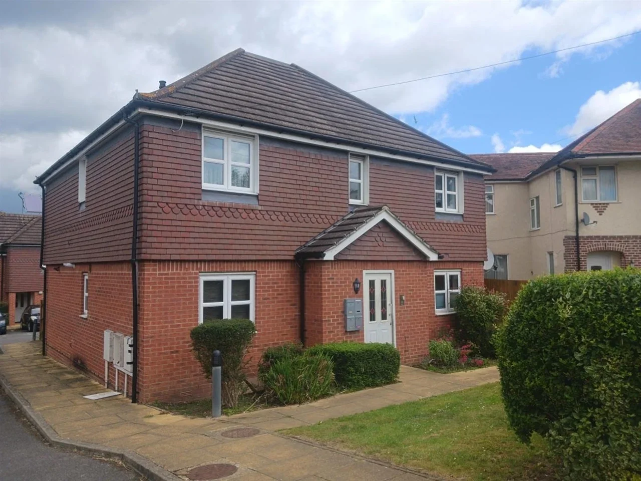 Flat Hexham Gardens in Greater London