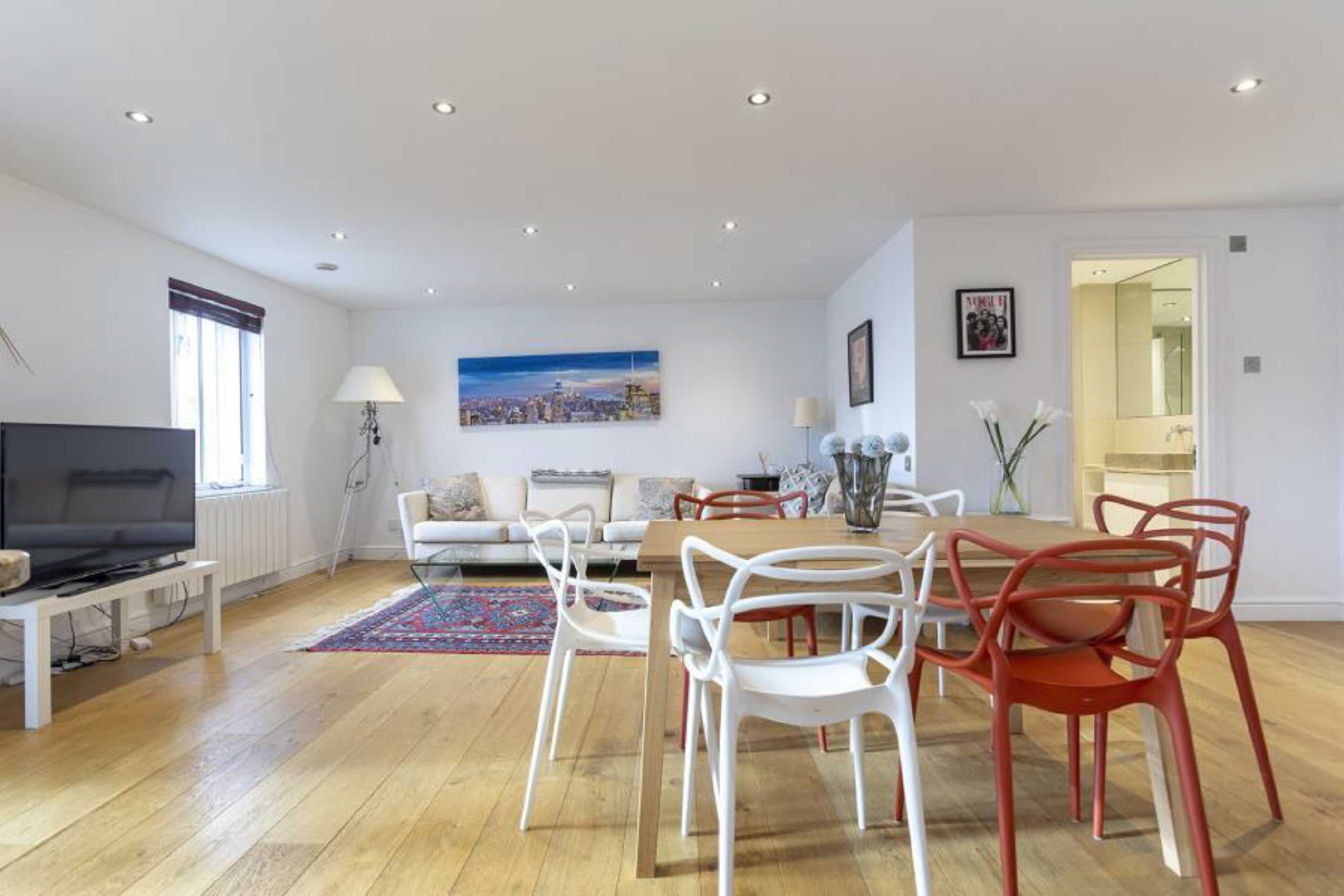 Flat Russell Road in Greater London